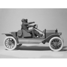 Model T 1913 Speedster with American Sport Car Drivers 24026 ICM 1:24